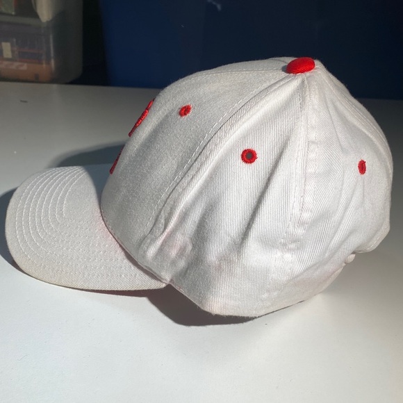 Cincinnati Bearcats NCAA Paw logo Colosseum White & Red Men’s Adjustable Hat Cap - Picture 4 of 5